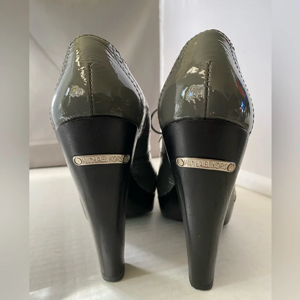 Micheal Micheal Kors grey patent leather lace up platform spectators - Picture 2 of 15